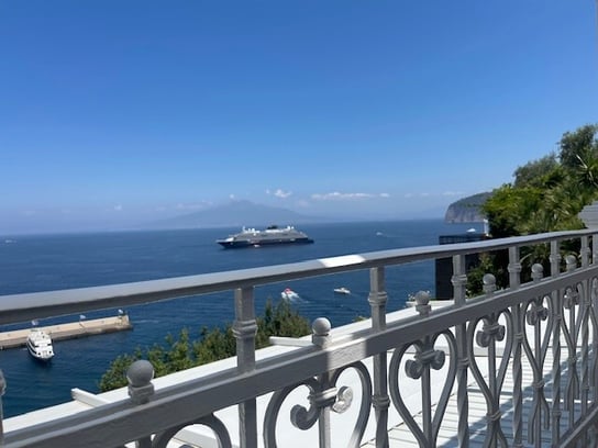 Sorrento Cliffside Bar